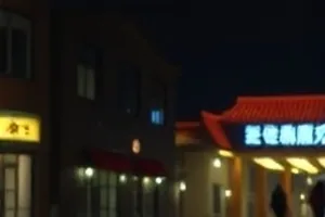 《两次日出》海报，同一片海岸线的清晨与稍晚一点的第二道晨光